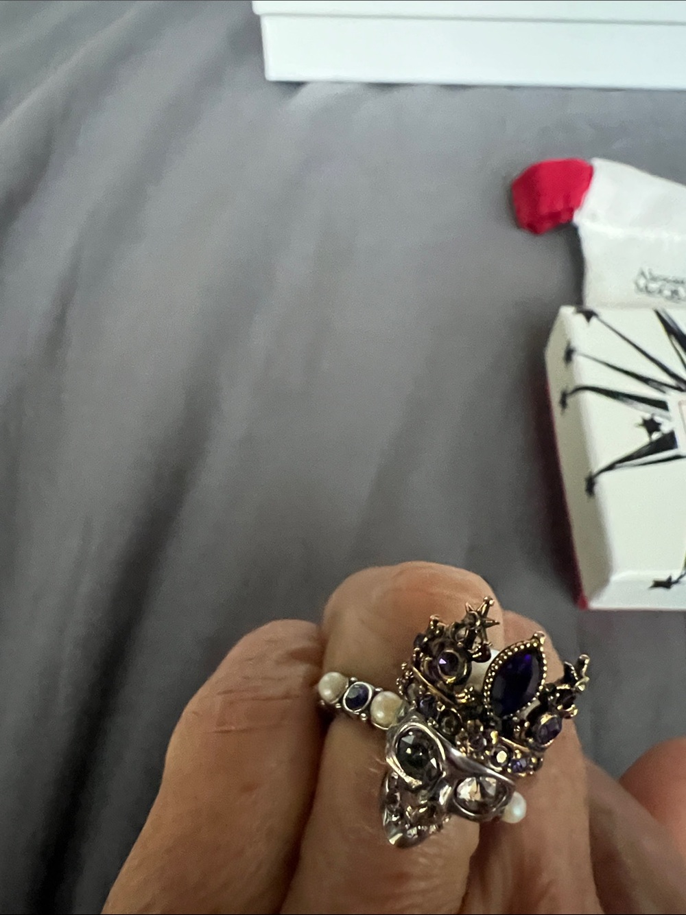 Alexander McQueen king Silver Skull Crown Ring with Dark Stone - Picture 7 of 8